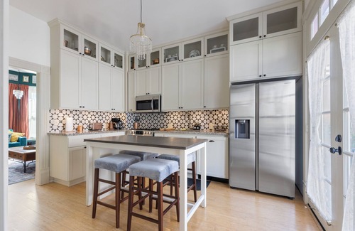 Crockett Maison | Victorian House-30 mins to Napa & SF, Free Pets!