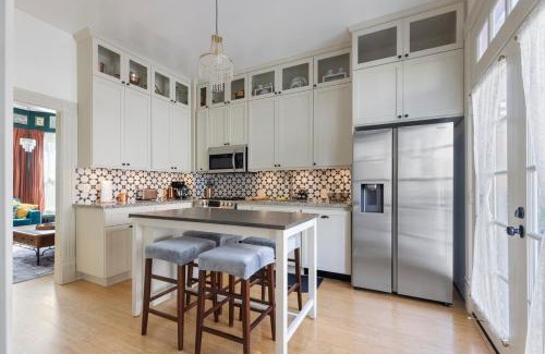 Crockett Maison | Victorian House-30 mins to Napa & SF, Free Pets!
