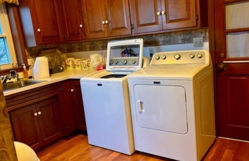 Somerdale Appartement | Victorian Oasis in Mineral City, near Atwood - Deer Hunting - Hot Tub