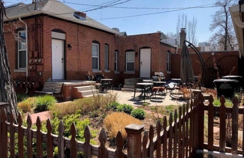 Curtis Park Appartement | Victorian Schoolhouse Apartment 2 blocks from RiNo Unit 2