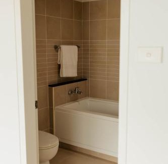 Newcastle West Appartement | Vida Central - 2 bed, 1.5 bath w parking, gym & pool
