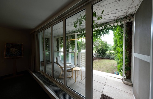 Troja Appartement | ViDa: Unique 3BR Apartment with Fireplace & Garden