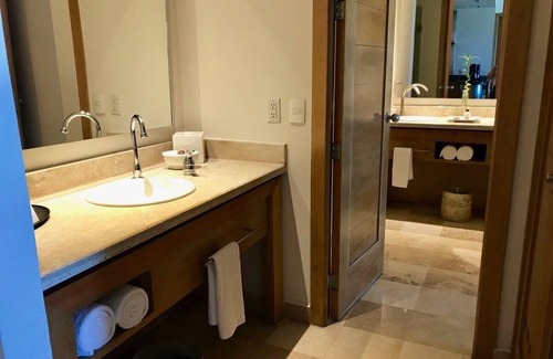 Playa Diamante Station Balnéaire | VIDANTA-Grand Mayan 2 Bed 2 Bath with high luxury in Acapulco!