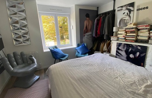 Dernier Sou Appartement | Vieille Ville Fortifiée, Plages à Proximité, Appt Avec Verger
