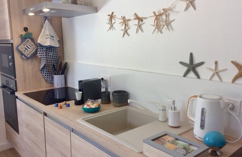 Bages Appartement | Spa Privé, Vue de rêve, Jardin arboré, Tout Neuf dans Village classé.