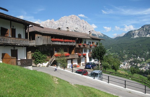 Cortina d'Ampezzo Appartement | View of the Dolomites of Cortina d'Ampezzo, hospitality and simplicity