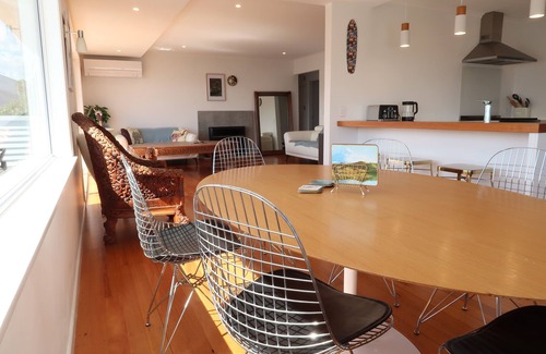 Stepneyville Maison | Views-For-Ages