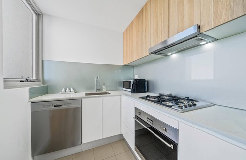 Asquith Appartement | Views for days. 1 Bedroom Penthouse Private & Quiet, New Host 4.7 star rating