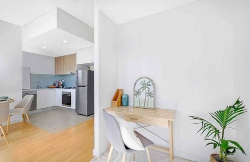 Asquith Appartement | Views for days. 1 Bedroom Penthouse Private & Quiet, New Host 4.7 star rating