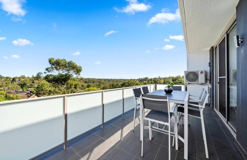 Asquith Appartement | Views for days. 1 Bedroom Penthouse Private & Quiet, New Host 4.7 star rating