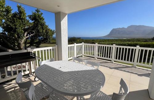 Kleinmond Maison | Views galore in Kleinmond