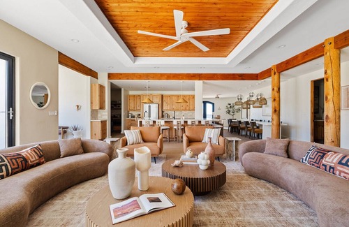 Apache Junction Maison | Views - Heated Pool - 10 person Hot Tub - Golf - Game Room - Pickleball Court