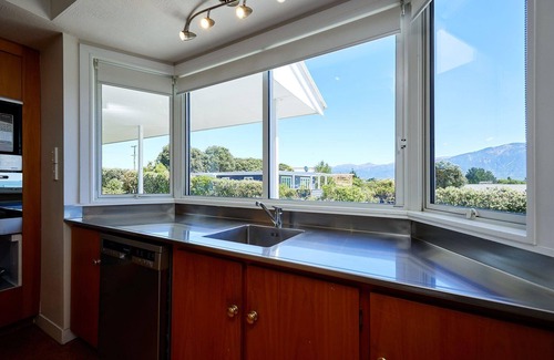 South Bay Maison | Views On Scarborough - Large, Beautiful Home with Extraordinary Views