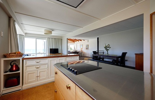 South Bay Maison | Views On Scarborough - Large, Beautiful Home with Extraordinary Views