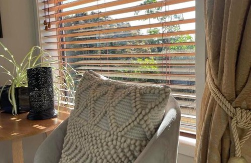 Ruakaka Maison | Views to unwind - self contained unit w/king bed