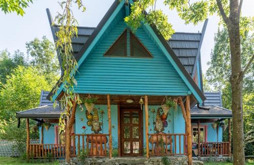 Poieni Maison | Viewtopia The Secret Land