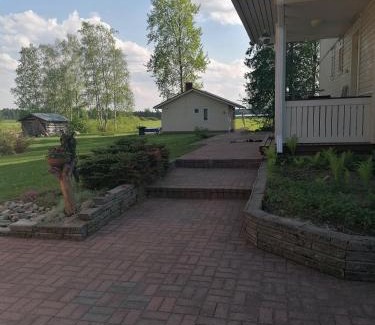 Nivala Maison | Viihtyisä saunamökki päärakennuksen takana, oma rauha