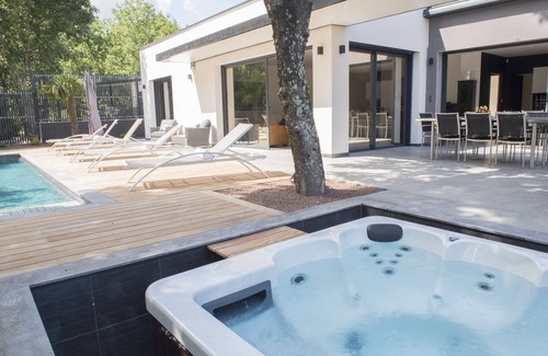 Saint-Etienne-de-Fontbellon Villa | Villa Le Clos des Bleynoux au coeur de l'Ardèche, idéale pour les familles