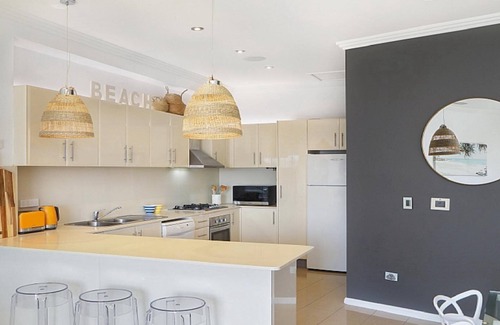Terrigal Maison | VILA AZUL | Short walk to beach , WIFI | Accom Holidays