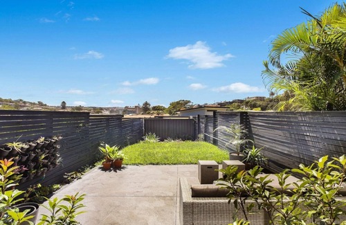 Terrigal Maison | VILA AZUL | Short walk to beach , WIFI | Accom Holidays