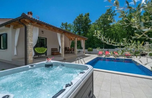 Belavici Villa | Vila LeDa by Villas Guide