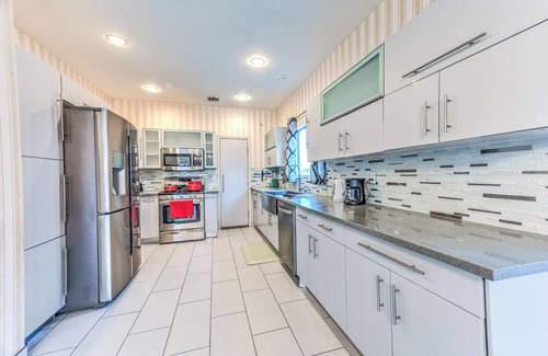 Spring Valley Maison | Vila Star- 4BD with PoolSpa, Game room, all you need for great vacation N/Strip