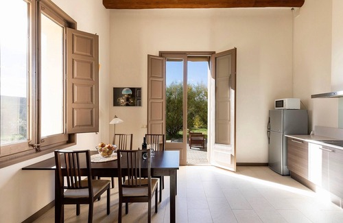 La Torre de Claramunt Appartement | Vilaseca apartment with private terrace