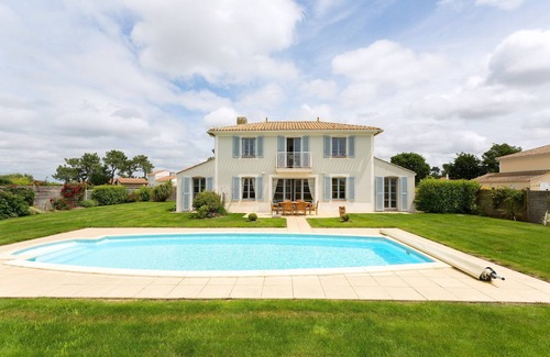 L'Aiguillon-sur-Vie Villa | Villa Abordable sur Terrain de Golf!