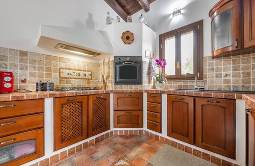 Nuxis Villa | Villa "Rossu" avec vue sur les montagnes, jardin privé, Wi-Fi et climatisation