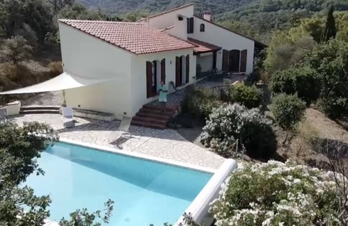 Montesquieu-des-Alberes Maison | Villa 300m2, AC, piscine,12 lits, vue imprenable, mer12km, ok pour 2ou3 familles