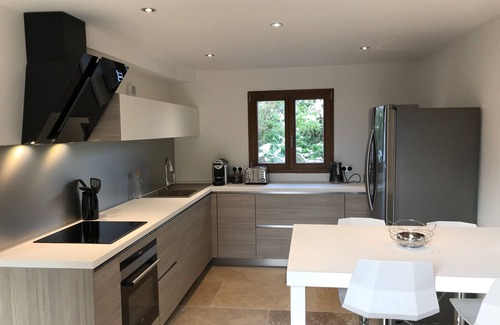 Sevrier Maison | Villa à 200 m du lac d'Annecy avec terrasse et parking