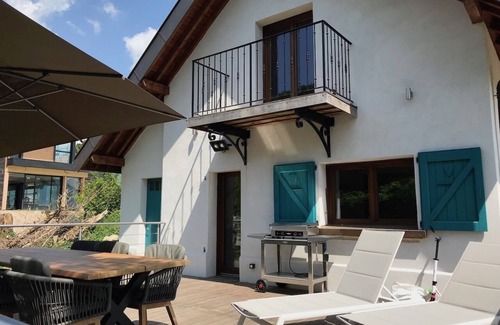 Sevrier Maison | Villa à 200 m du lac d'Annecy avec terrasse et parking
