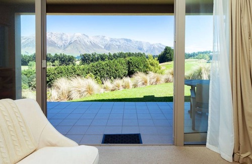 Windwhistle Appartement | Villa 206 Front Row Golf Views, Terrace Downs