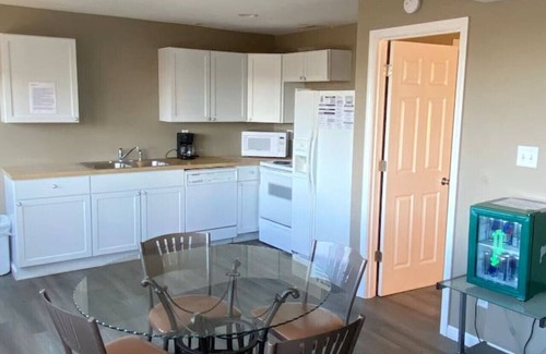 Lake of the Ozarks Appartement | Villa #3 Sleep 6-Bachelor/Bachelorette Parties!