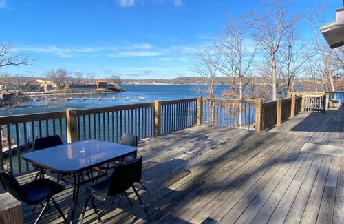 Lake of the Ozarks Appartement | Villa #3 Sleep 6-Bachelor/Bachelorette Parties!