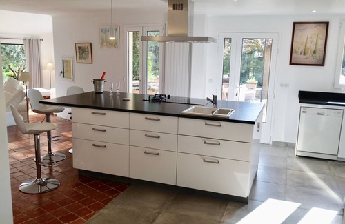 Est Villa | Villa 300m2 à 4km d'Aix, 4 chambres, 3 SdB, calme et campagne Piscine chauffée