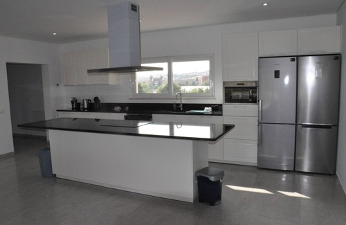 Silves Villa | Villa 5 ch , 6 s.b.,clim ,piscine chauffée du 4/6 au 2/9/22, jardin, fitness.
