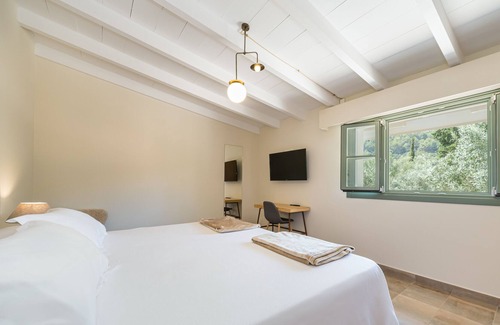 Esporles Villa | Villa #5- Life in middle of a vineyard, with a 600 Mb WIFI. Made for Nomads.