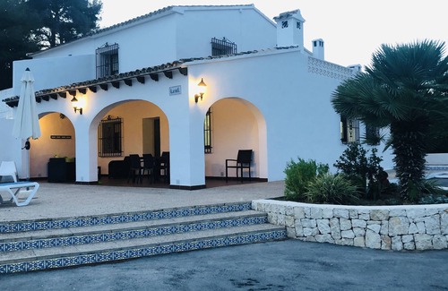 Moraira Villa | Villa à 500m de la plage. Piscine privée.