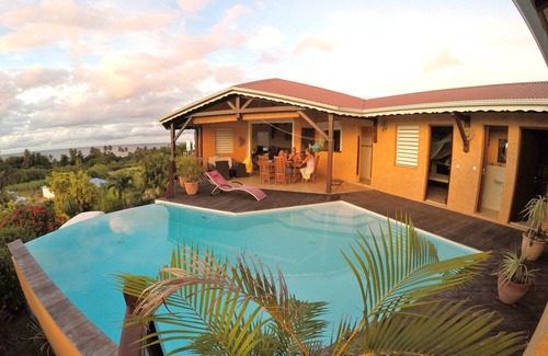 Sainte-Rose Villa | Villa 6/8 personnes avec piscine, vue panoramique, 300 m plage