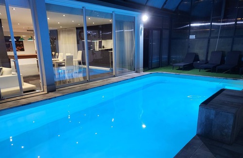 Castelldefels Villa | Villa a 3 min de la Playa Para 10 Personas