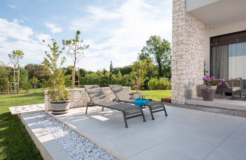 Kapelica Villa | Villa Adoral for 6 people near Labin-Rabac - modern villa with heated swimming pool