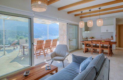 Sivota Villa | Villa Aeraki - Accès Direct à la Mer, Quai Privé et Amarrage de Bateau