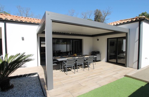 Saint-Vincent-sur-Jard Maison | Villa Agapanthes, perfect in any season, with heated swimming pool