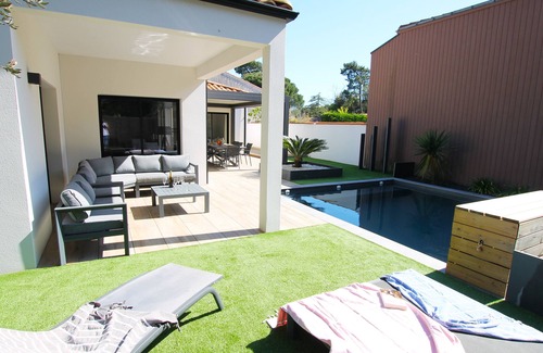 Saint-Vincent-sur-Jard Maison | Villa Agapanthes, perfect in any season, with heated swimming pool