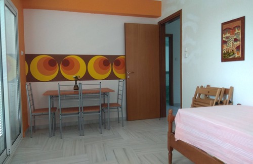 Emmanouil Pappas Maison | Villa Agnanti Apts · Suite LUX Double Space rétro pour 4 personnes