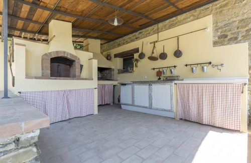 Cortona Villa | Villa Ai Cedri, position vallonnée, vue panoramique et piscine privée