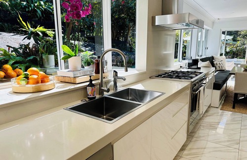 Newport Villa | Villa AIX - HUGE ENTERTAINERS HOME - Minutes from the Sea -Magnesium Heated Pool