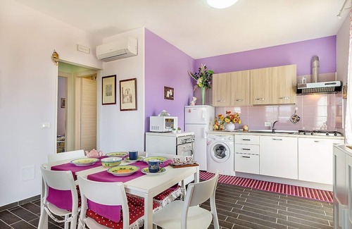 Laureana Cilento Maison | Villa Albatros B: Une maison individuelle caractéristique et accueillante entourée de verdure.