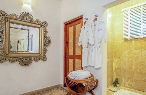 Playa Guitarron Maison | Villa Alejandra: Majestic house with private beach